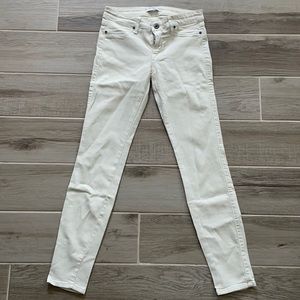 White skinny jeans